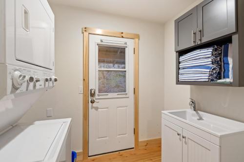 Lakefront Gem with Hot tub and Views - image 7