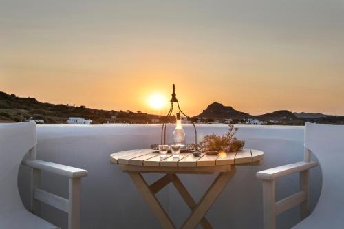 White Tinos Luxury Suites in Stení