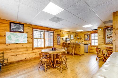 Hemlock Hideaway - image 2