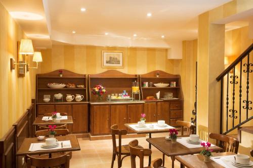 Central Hotel Paris - image 3