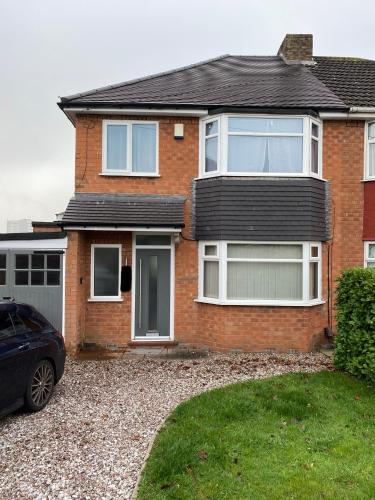 A stunning Four Bedroom House by Be More Homely Serviced Accommodation & Apartments With Sleeps 7 Vi