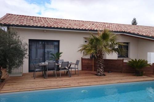 ViLLA NEUVE 115m2 ,TOUT CONFORT AVEC PiSCiNE Chauffée-JARDiNET BASSiN ARCACHON gîte à louer La Demeure du Château Bournac