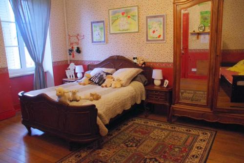 1 double bed, 2 twin beds