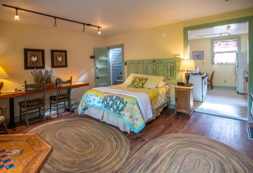 Clementine's Guest House & Vacation Rentals