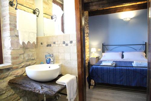 Bathroom, Agriturismo Ca Sorci in Pergola (Urbino)