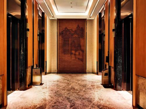 279942077 Kempinski Residences Guangzhou - Free shuttle between hotel and Exhibition Center during Canton Fair & Exhibitor registration Counter