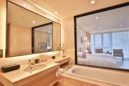 Twin Room with Shower