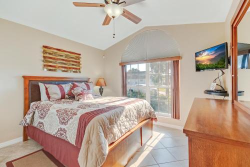 Two Master Bedrooms Pool Home Private Yard - main image
