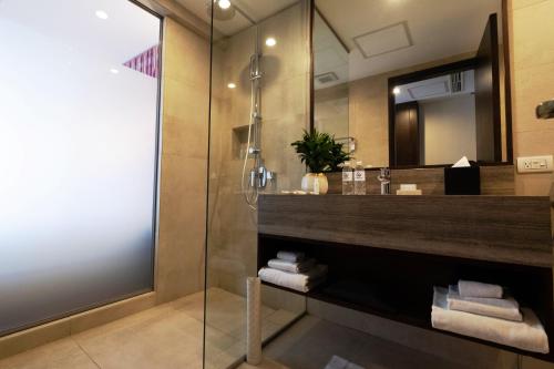 room detail thumbnail 2