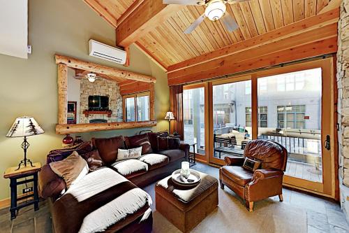 Timber Creek Lodge - Walk to Lifts Pool & Spa condo - image 2