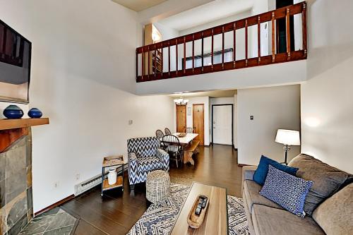Shadow Run Condo - Pool & Hot Tub - Near Steamboat condo - image 2