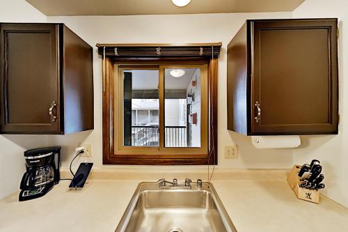 Shadow Run Condo - Pool & Hot Tub - Near Steamboat condo - image 8