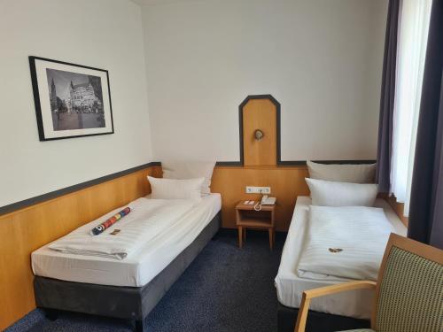 Standard Double Room image 5