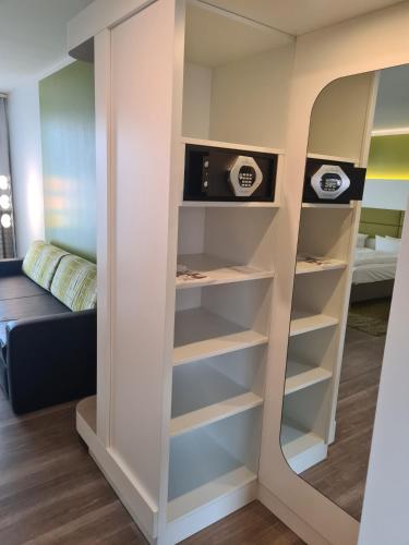 Superior Double Room with Balcony image 7