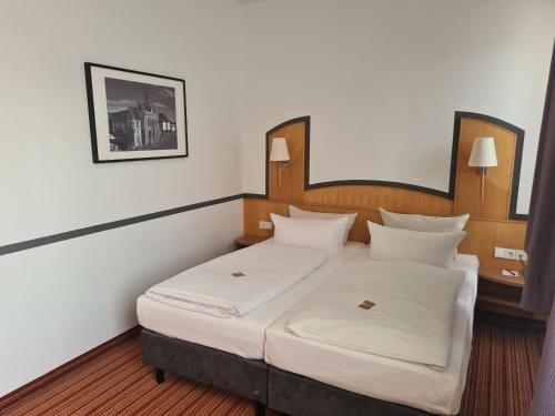 Standard Double Room image 2