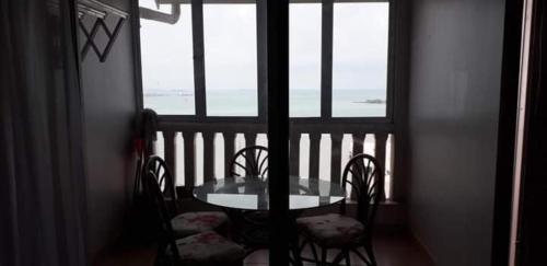 Cozy 12-4 Penthouse Glory BeachPort Dickson