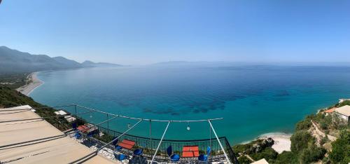 Skats, Hotel Odhisea Qeparo in Qeparo