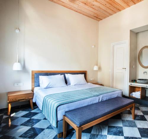 1 queen bed
