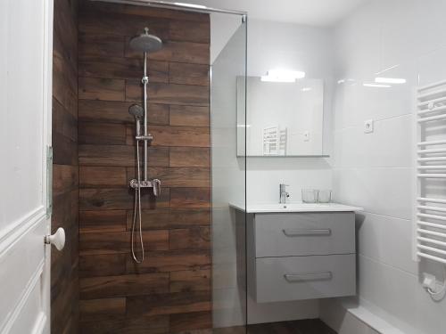 Zuhanyzó, Gîte LA BERGERIE (Gite LA BERGERIE) in Neuville Bosc