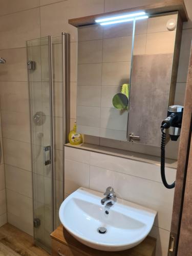 Hotel Gasthof zum Engel - image 12