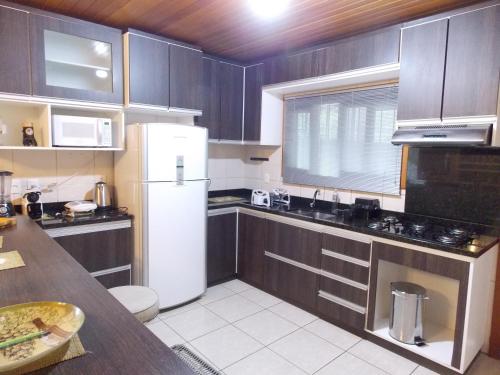 Casa 4 quartos em Canela - Palace Hotel in เอวเจนิโอ เฟร์เรย์รา