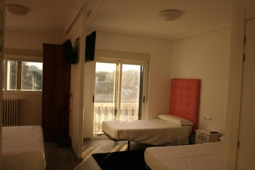 1 double bed, 2 twin beds