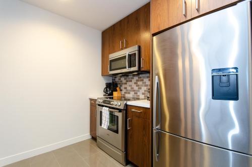 Cityscape Luxury High-Rise 1-Bedroom thumb 2