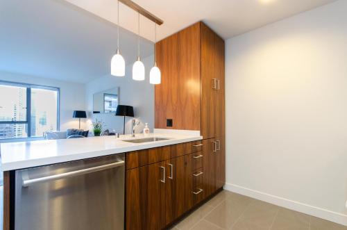 Cityscape Luxury High-Rise 1-Bedroom thumb 3
