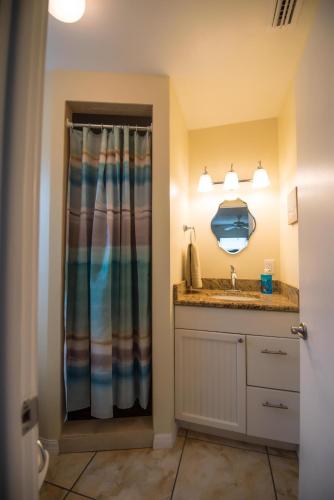 303 Avenida Del Norte - Siesta Key Village Condo