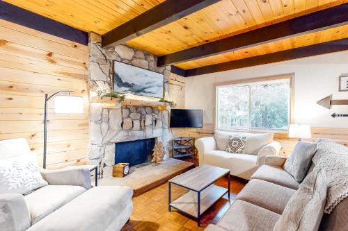 Wandering Bear Lodge