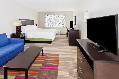 Standard King Room with Sofa Bed - Non-Smoking