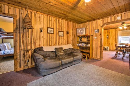 Quaint Farmhouse - Hunt, Fish and Snowmobile!