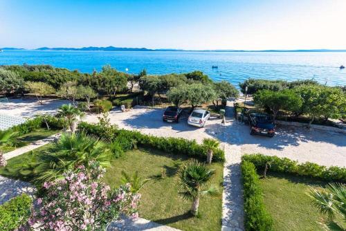 Apartments by the sea Petrcane, Zadar - 3274