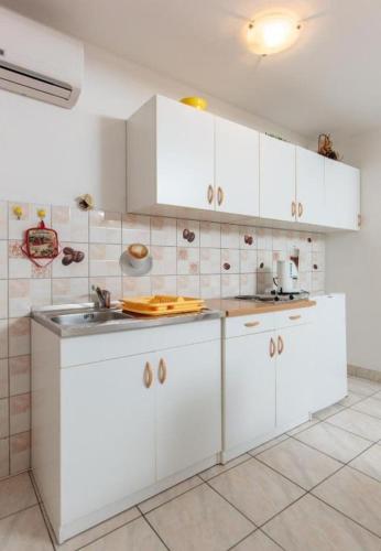 Apartments Knez - 100m from beach - image 12