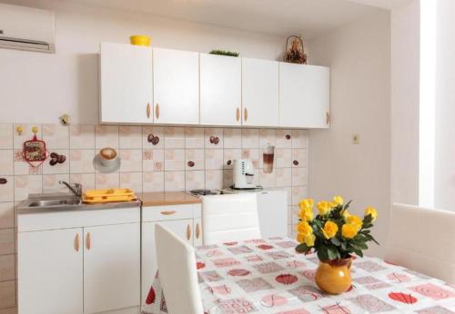 Apartments Knez - 100m from beach - image 13