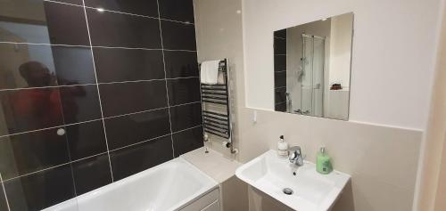 Sterling River view Apartment, Greenhithe 4 with Netflix & Amazon Music