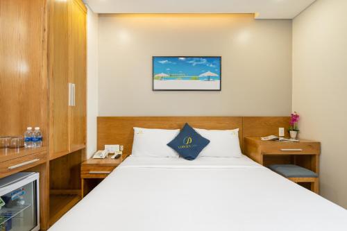 Deluxe Room (2 Adults + 1 Child) image 5