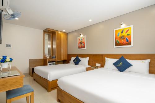 Quadruple Room with Sea View image 8