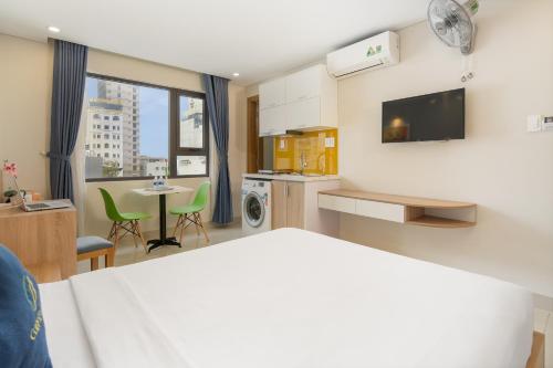 One-Bedroom Apartment image 7
