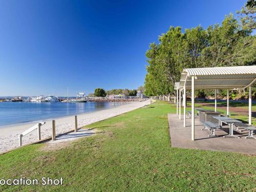 2 'Westpoint', 2 Thurlow Avenue - ground floor, linen supplied, views