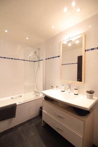 Short Stay Paris Apartments - image 9