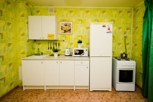 Apartment Kvartirniy Vopros on Artema 64 - image 4