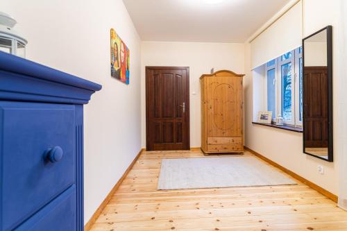 Victus Elegant Apartment Close to the Beach by Noclegi Renters - image 2