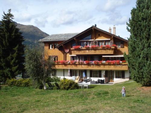 Chalet Petunia - image 11