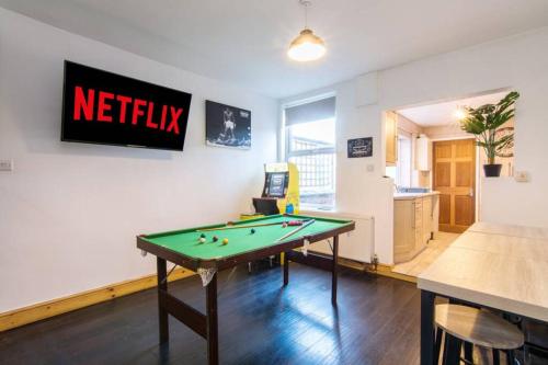 3 Bedroom House With Games Room, Arcade Games And Cinema Room, , Nottinghamshire