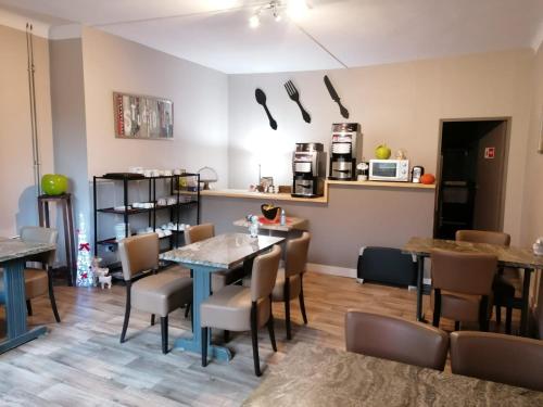 อาหารและเครื่องดื่ม, Hotel de La Beauronne in เปริเกอ