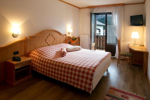 Hotel Posta - Tap to explore photos