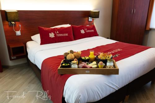 特拉斯酒店 (Hotel La Terrasse) in 德潘訥
