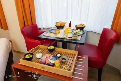 特拉斯酒店 (Hotel La Terrasse) in 德潘訥