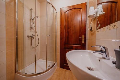 Standard Double Room image 10